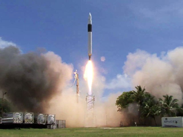 Falcon 1 Flight 4 lifting off from Omelek Island, September 28, 2008